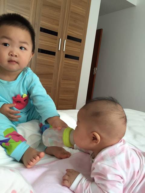 怎么办,急!_宝宝才八个月在母乳期,现在又怀孕