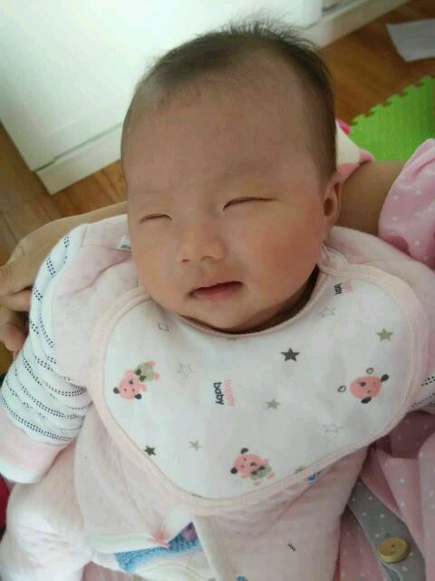 脸黄不黄_宝宝9月10号出生的,满月打疫苗时候