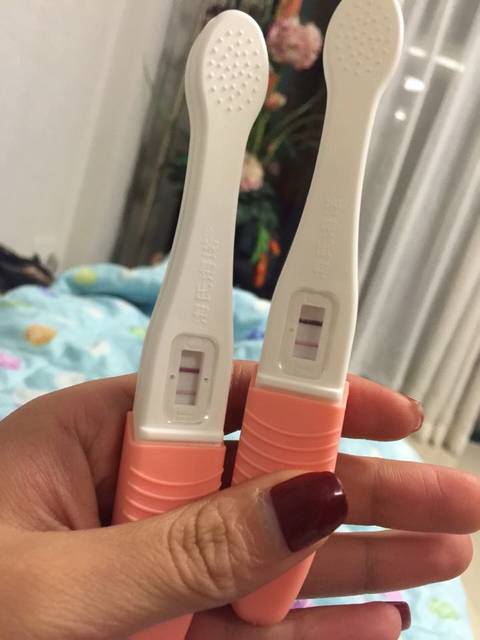大家帮我看一下_怀孕前一周试纸一深一浅两条