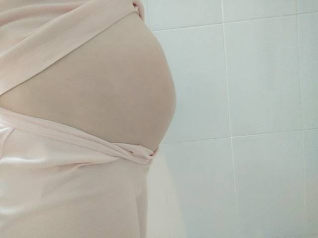 晒图猜男女啰!然后,大家孕几周开始做胎监?满