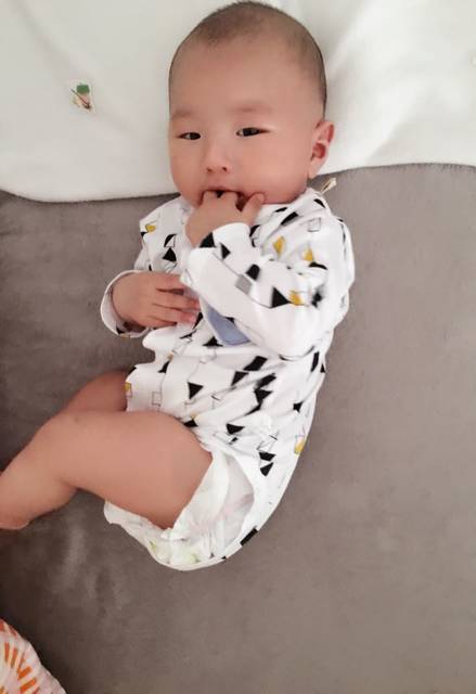 宝宝四个月爱好_纪录宝宝四个月 :体重13.4正常