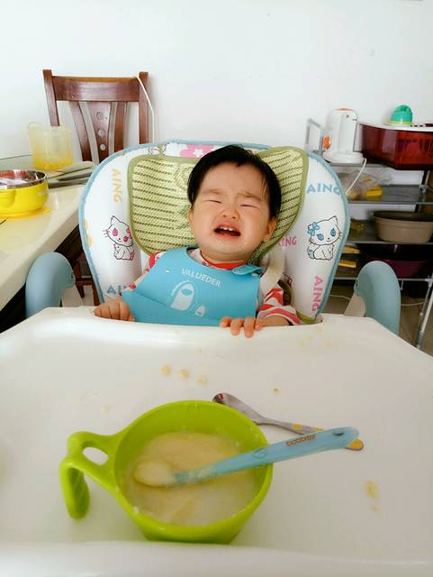 11个多月的宝宝辅食不吃勺喂泥,只吃手指面包