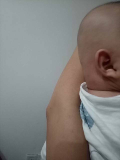 宝宝的这个头型算扁头吗?_感觉头有点扁,怎么