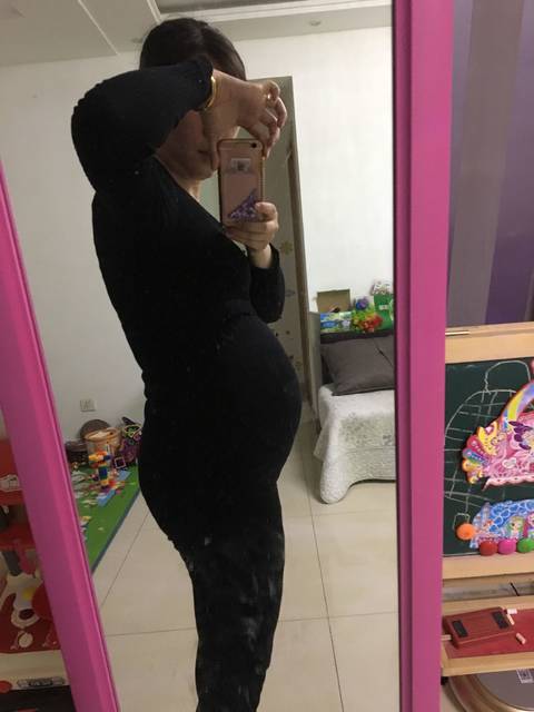 晒一下16周的大肚子~_二胎就是显怀啊,感觉比