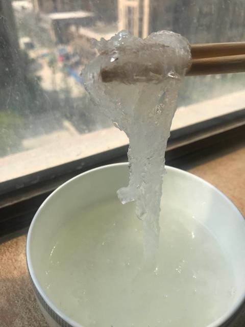 孕期妈妈坚持吃燕窝 可以使宝宝皮肤白嫩 抵抗