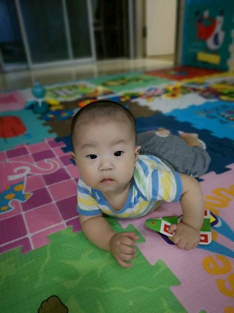 宝宝额头两边突出,方颅吗