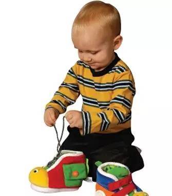 宝宝选鞋错误会导致腿型不完美