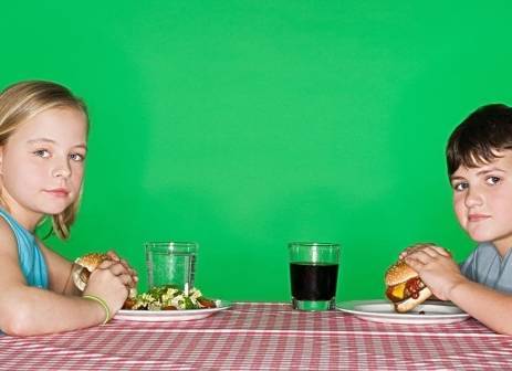 8颗牙齿只剩牙根,爸妈到底给5岁男童喝了什么