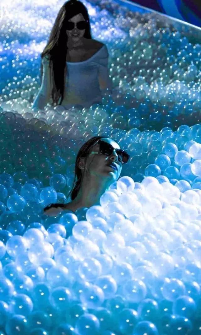 佟丽娅去了一个很好玩的地方_巴黎时装周、米