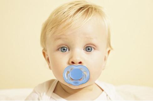 儿童奶嘴到底该用不该用,看完最后一点,我已经