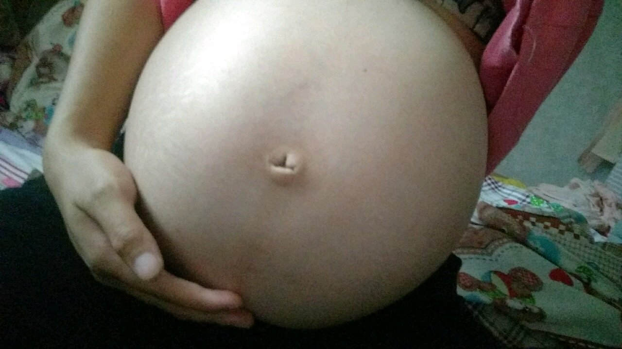今天足月了。等发动，等肚子疼破水了