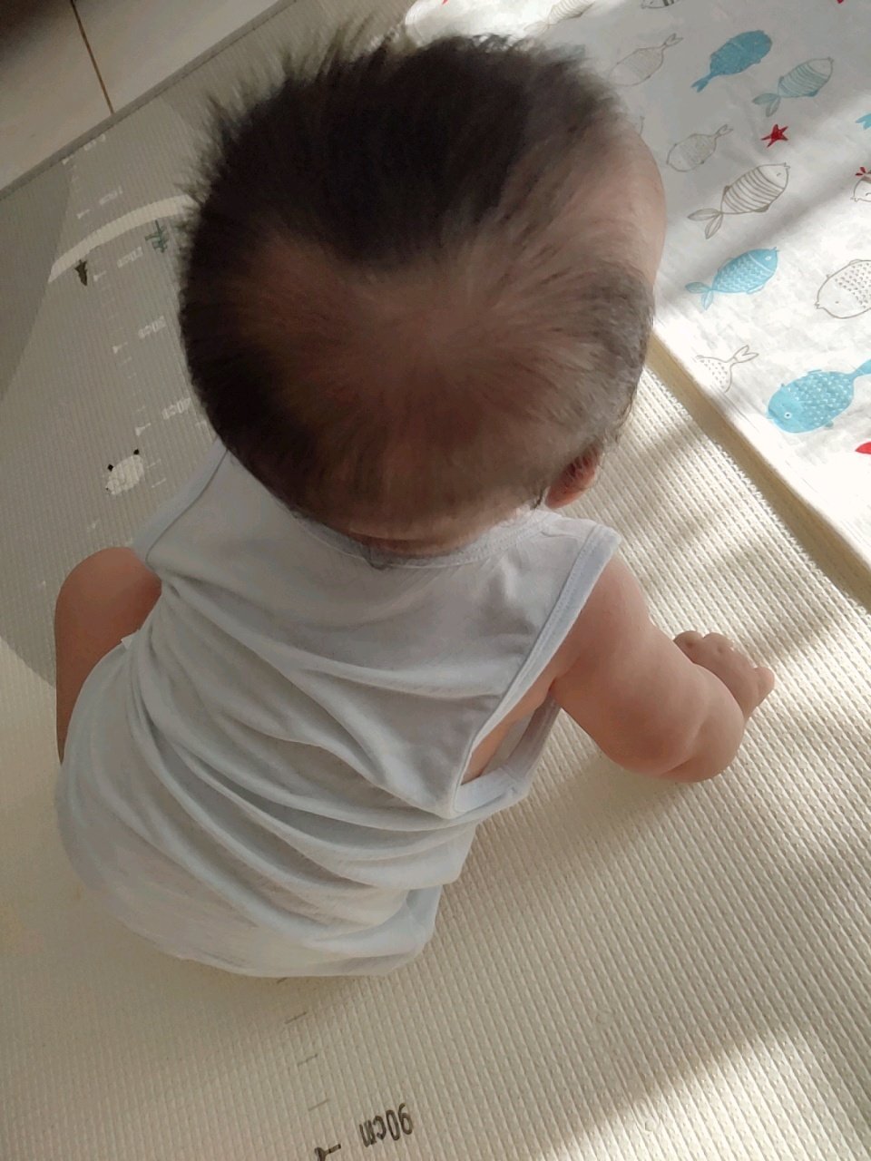 4个月会爬会不会对身体不好