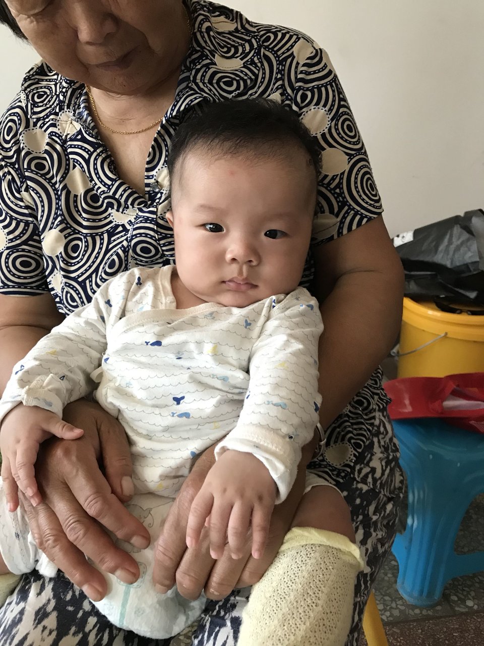 今天两个宝宝挺乖的，感觉要跟宝宝多说话，他俩才开心