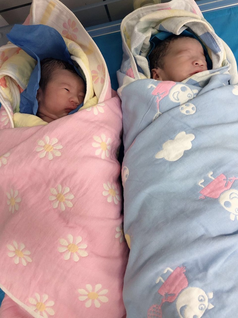 龙凤胎妈妈前来报道 请各位前辈指教