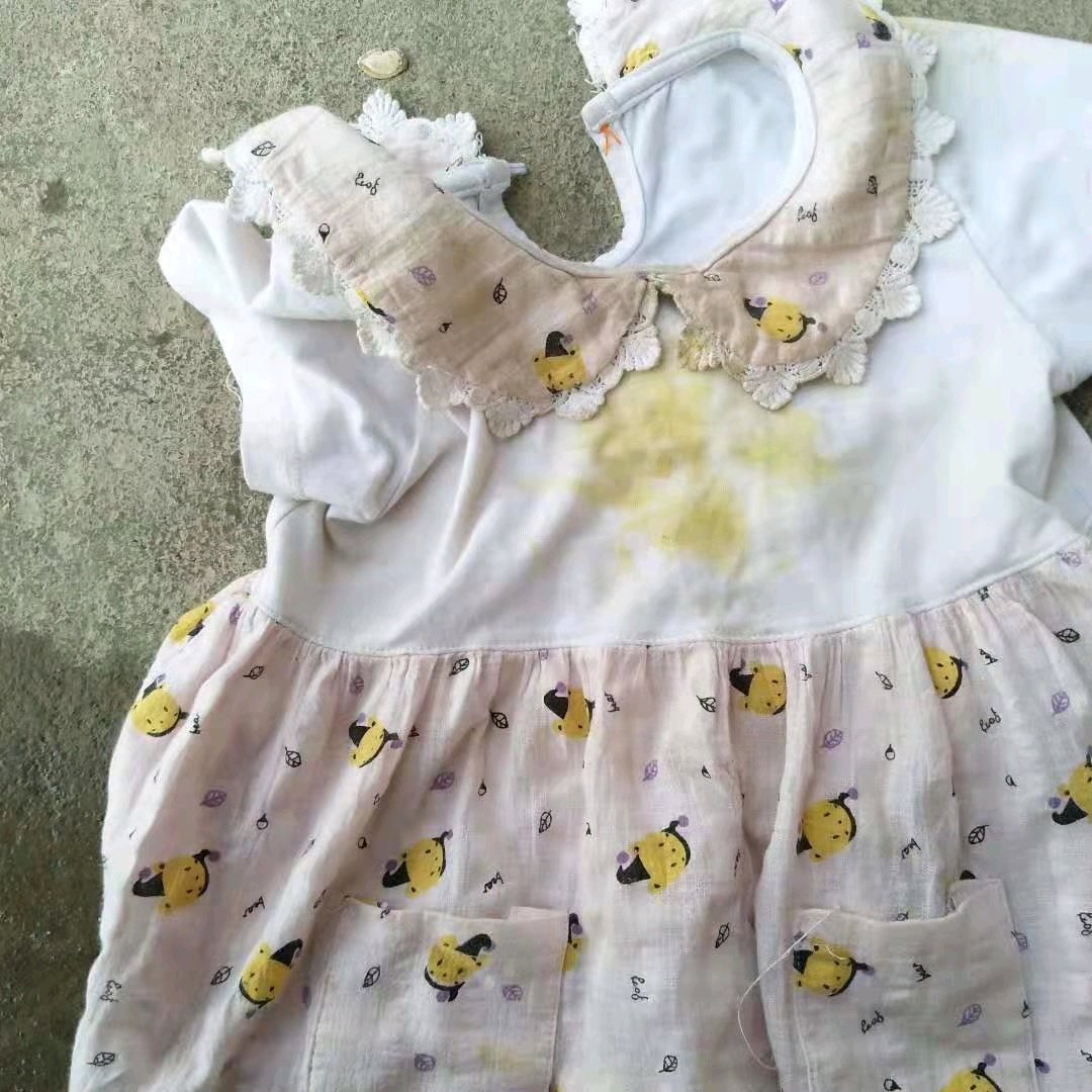 宝宝吃水果，衣服上都是水果汁，怎么洗