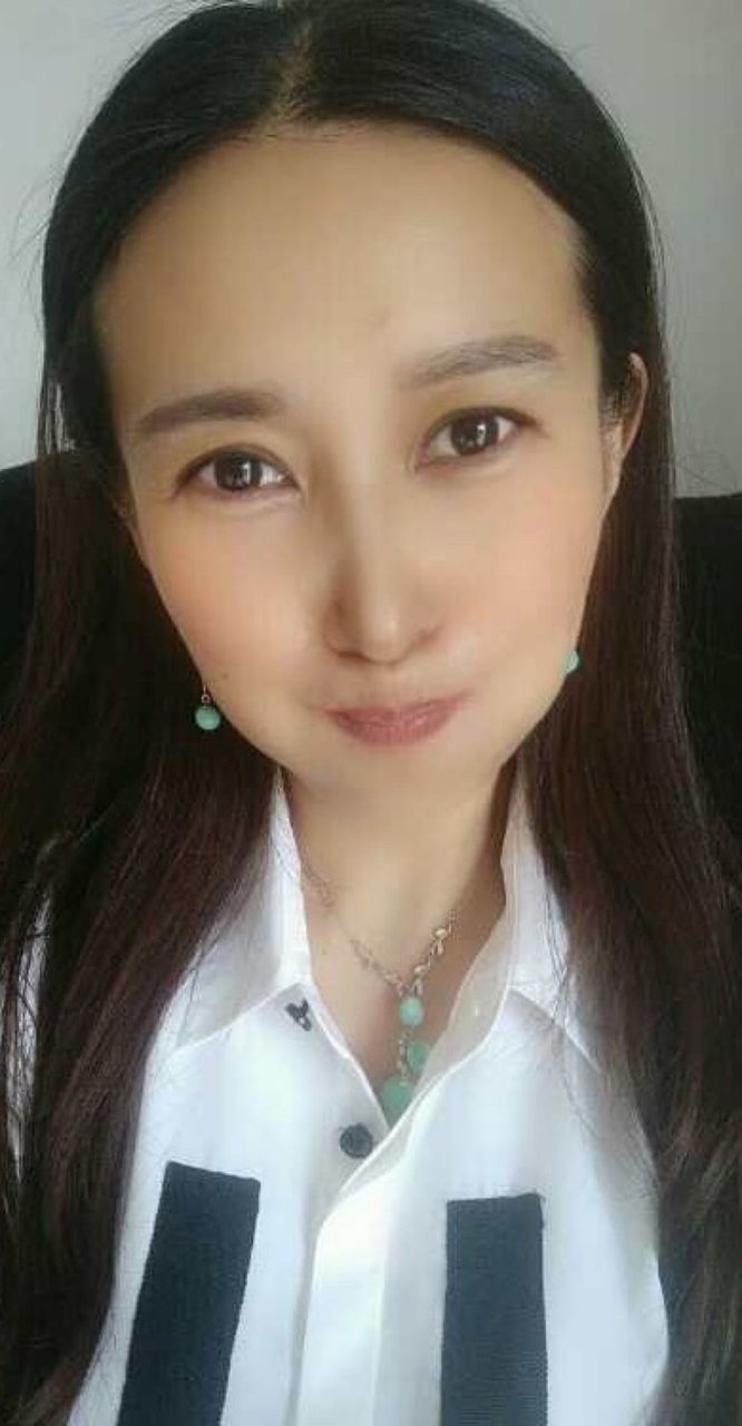 感谢朋友从马来西亚寄来的燕窝，皮肤好好……