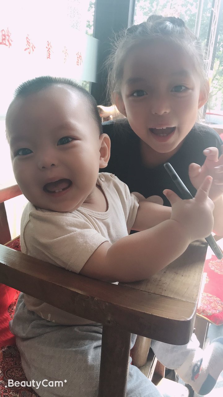 宝妈们有做产后修复的吗？是美容院好还是产后瑜伽好？求推荐
