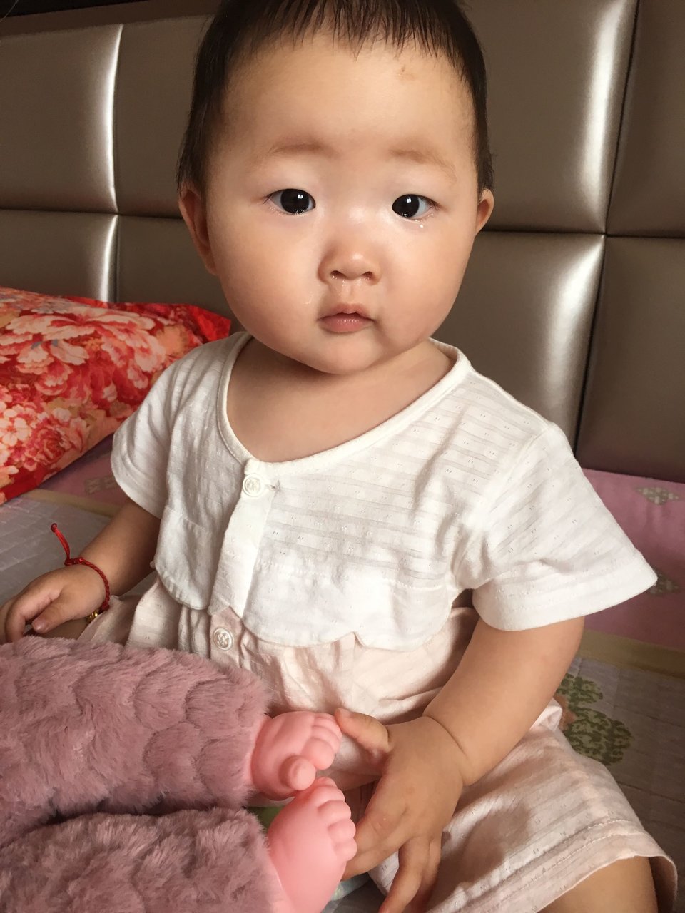 宝宝今天差点从车里摔下来