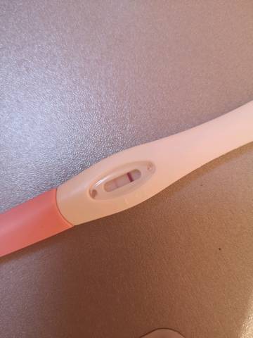 早早孕测试,一条线很浅,基本看不见,朋友们看看这测出来算怀孕吗?