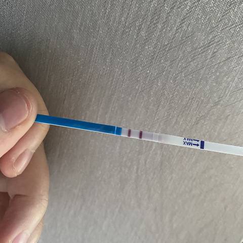 大姨妈推迟了八天,测出来是二条杠,我前二天由于肚子有那种大姨妈要来